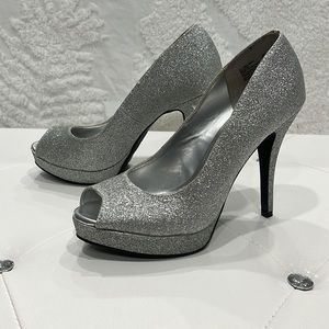 Silver Glitter Heels - women’s size 7